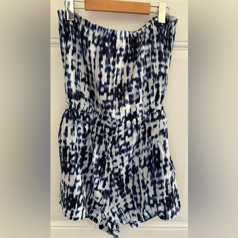 Le Chateau Blue and White Patterned Romper - Picture 3 of 5
